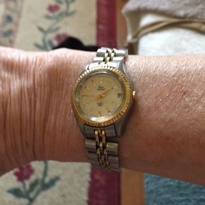❄️New❄️Timex two tone watch